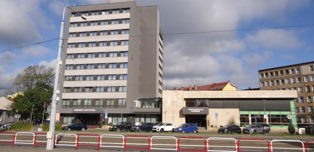 Ostrava – Tříhvězdičkový hotel Harmony se 153 pokoji v Ostravě – Mariánských Horách v blízkosti obchodního centra Futurum. Parkoviště, bezbariérový přístup, restaurace a bar, konferenční místnosti. TV, Wi-Fi. Visa, MasterCard. […]